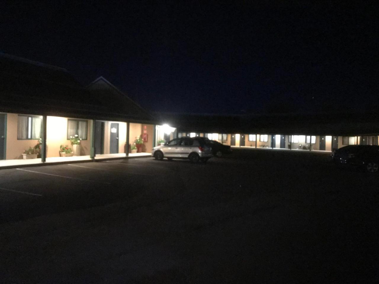 The Bakehouse Motel Goulburn Buitenkant foto